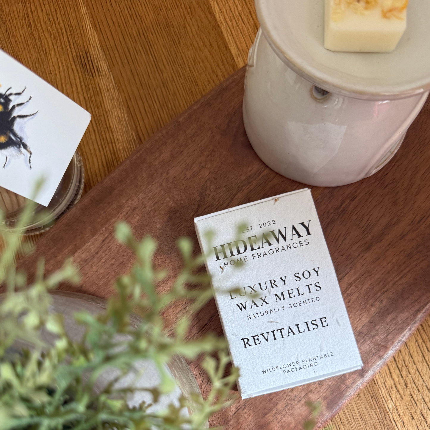 Six large Revitalise soy wax melts with citrusy, energising, and uplifting notes of grapefruit, orange, lemon, lime, and bergamot – Hideaway Home Fragrances