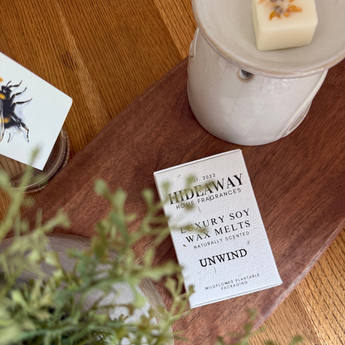 Six beautifully scented Unwind soy wax melts with refreshing, calming, and uplifting notes of lemongrass, bergamot, and lavender – Hideaway Home Fragrances