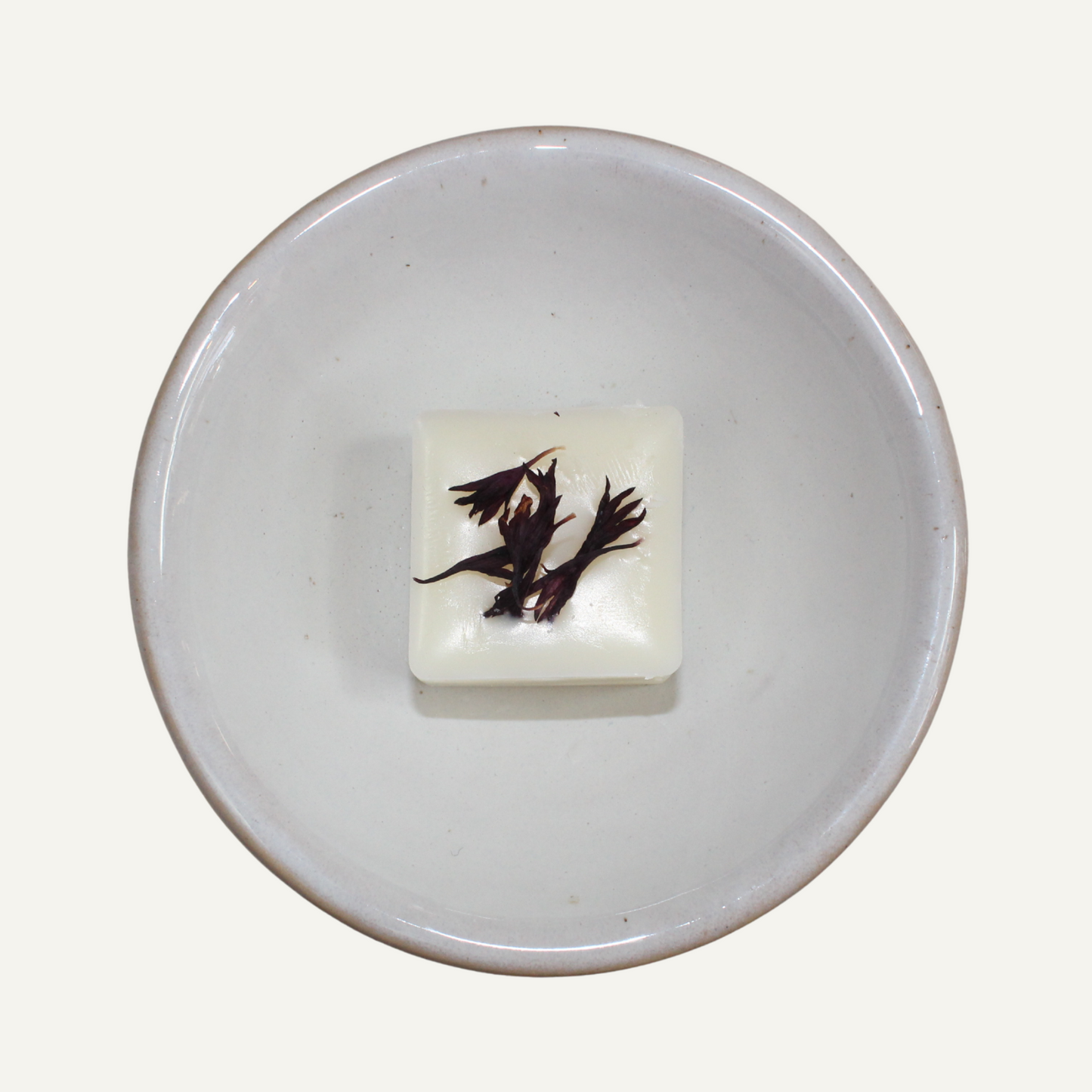 Black Fig & Vetiver Soy Wax Melt Sample with juicy fig, citrus peel, vetiver, and oak moss for a rich, sophisticated, grounding fragrance – Hideaway Home Fragrances