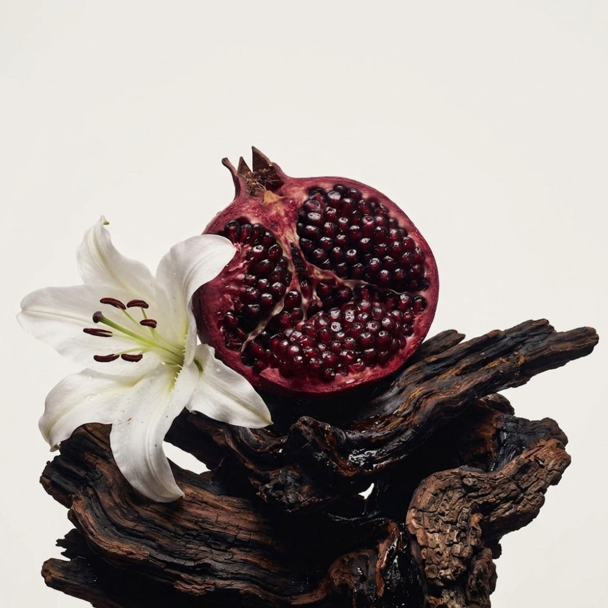 Fragrance note graphic for Black Pomegranate with pomegranate, lily & guaiac wood - Hideaway Home Fragrances