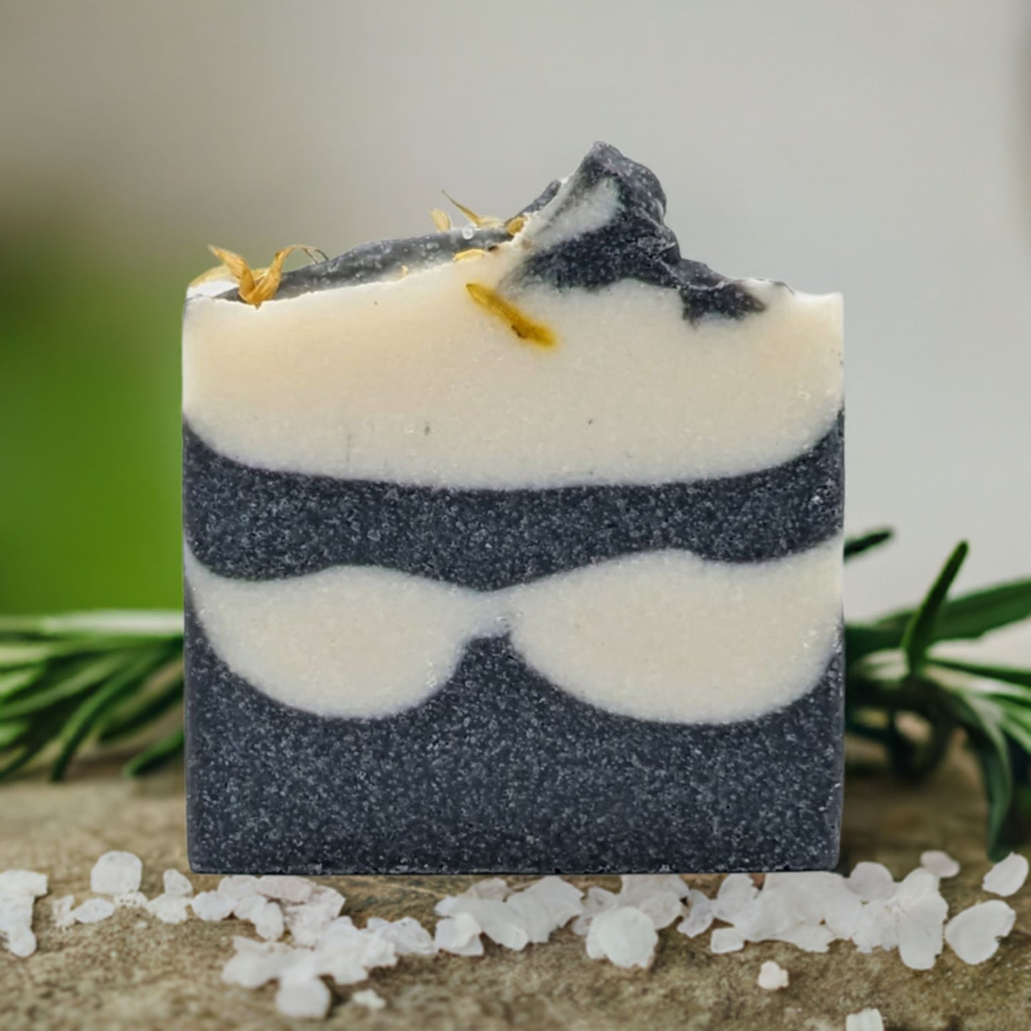 Detoxifying charcoal soap to combat acne and unclog pores - Hideaway Home Fragrances