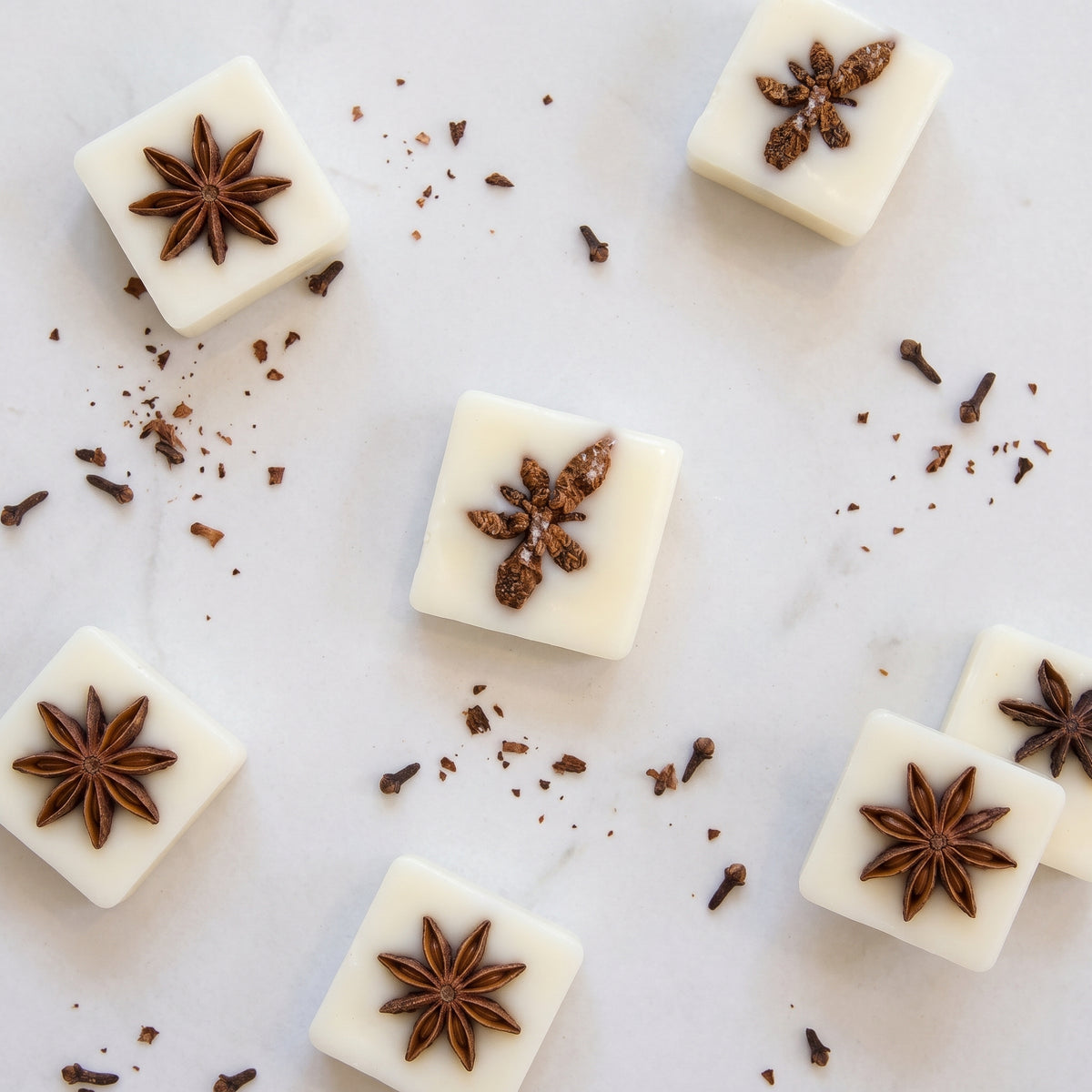 Cosy gingerbread wax melt cube slowly melting in a ceramic burner dish by Hideaway Home Fragrances releasing rich vanilla and caramel aromas
