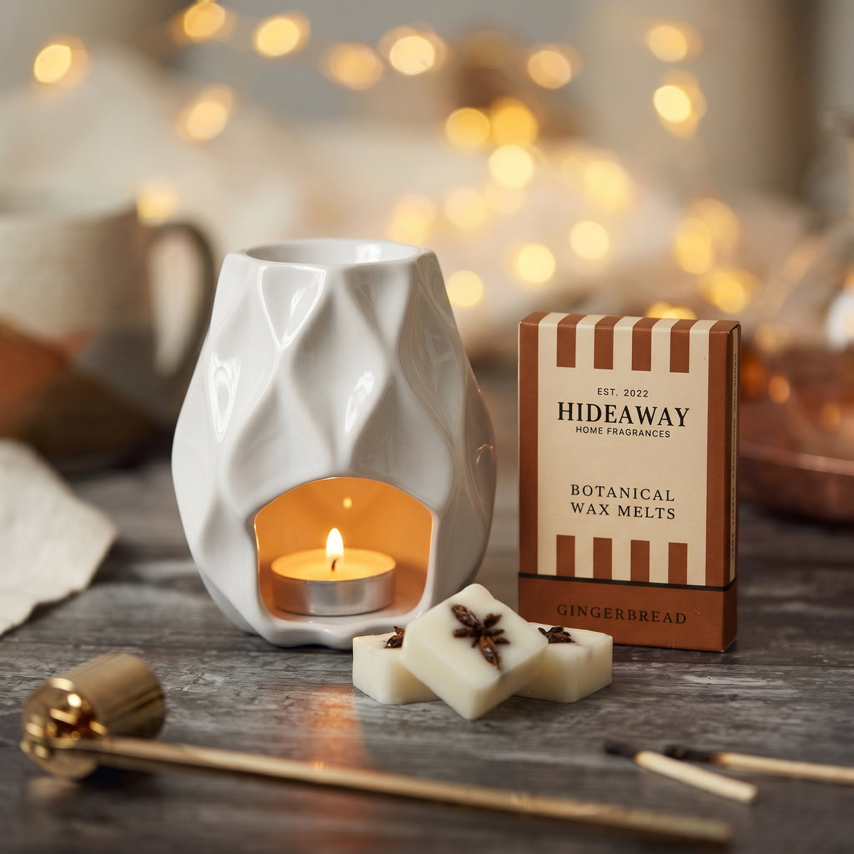 Artisan gingerbread botanical wax melt snap bar by Hideaway Home Fragrances topped with festive dried botanicals and warm spices