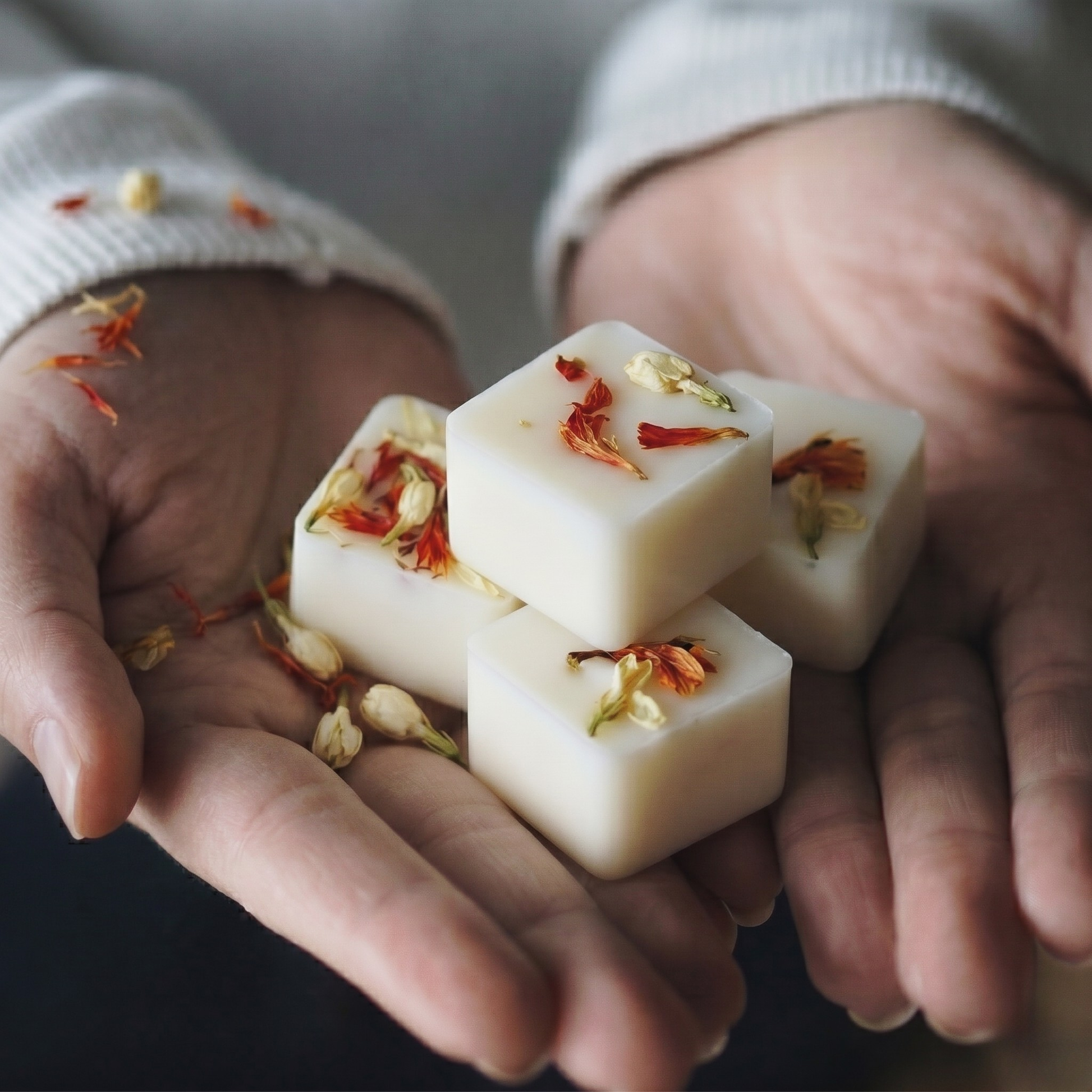 Luxurious Heritage Noir botanical wax melting in a modern ceramic warmer - Hideaway Home Fragrances