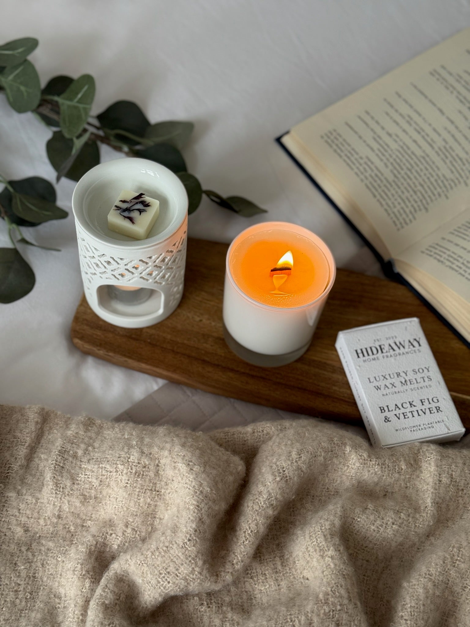 Elegant White Lattice Tea Light Burner – Luxury Home Glow for Sophisticated Ambiance | Hideaway Home Fragrances