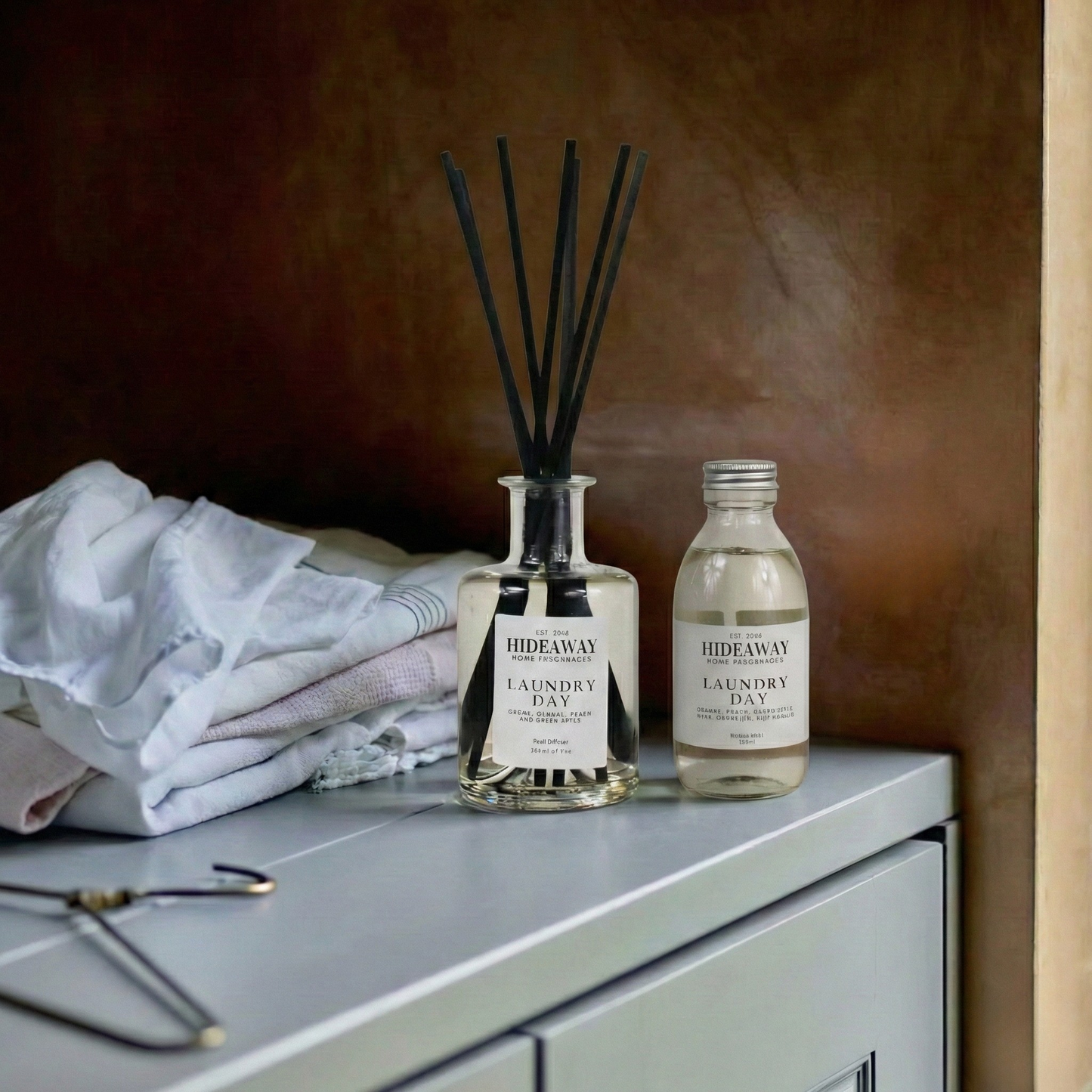 Luxury airy home reed diffuser with crisp linen, peach and patchouli scent