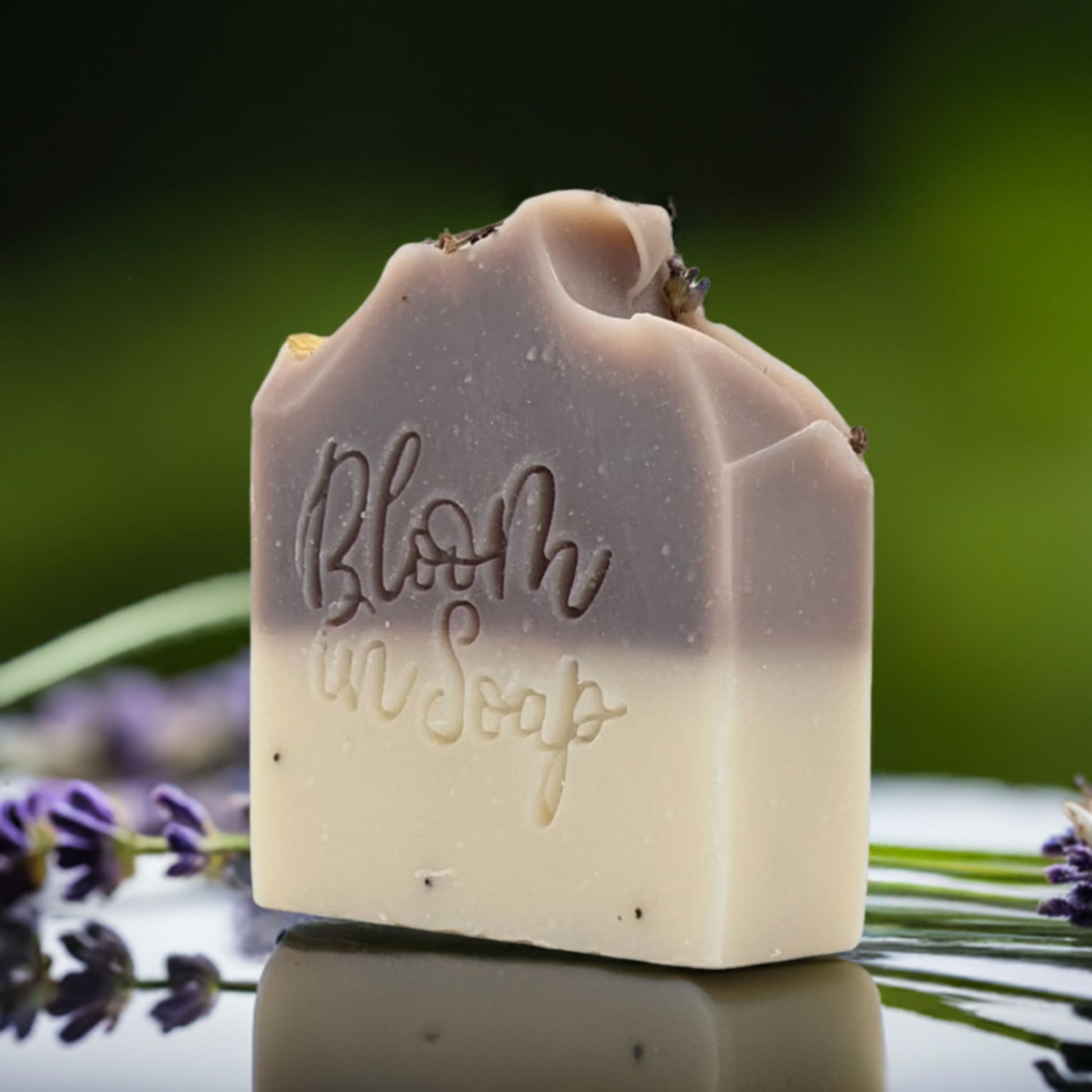 Lavender-scented soap with hydrating and relaxing properties - Hideaway Home Fragrances