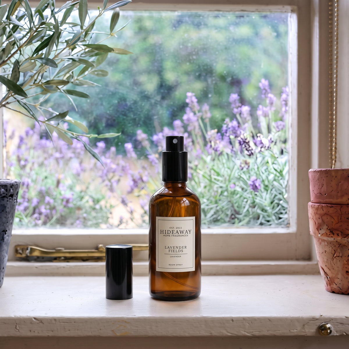 Pure botanical notes graphic for Hideaway Home Fragrances lavender fields room spray featuring classic English lavender blooms.