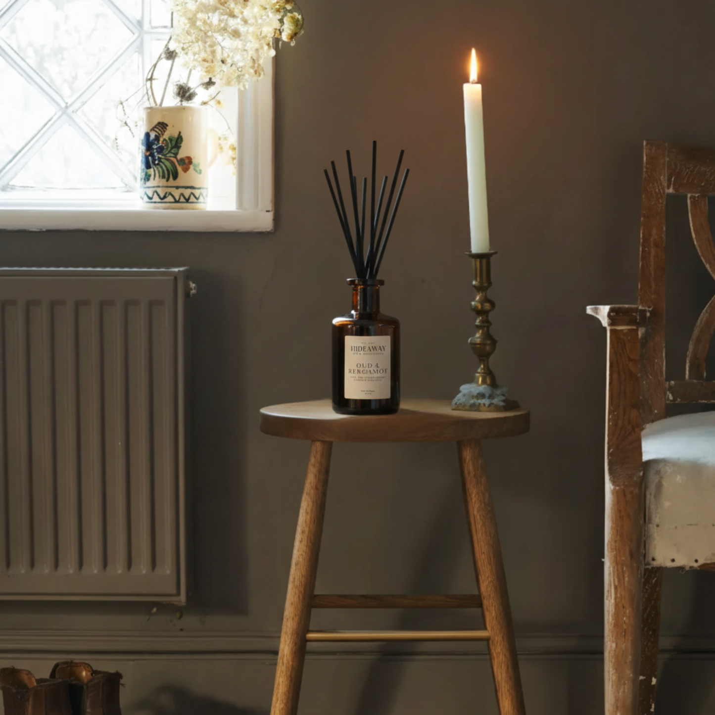 Oud & Bergamot amber reed diffuser 200ml, smoky citrus home fragrance with rich oud and spice