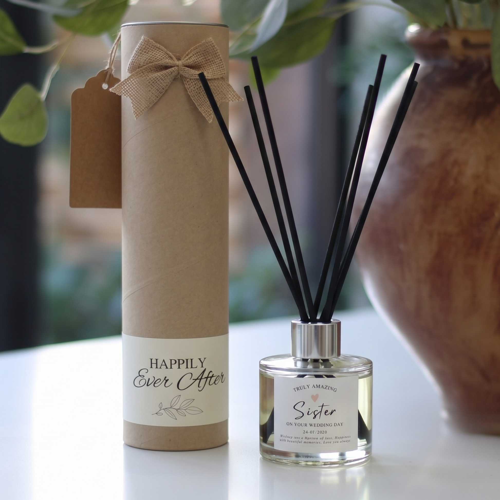 Personalised sister of the bride wedding day gift set featuring a luxury scented candle and reed diffuser – Hideaway Home Fragrances