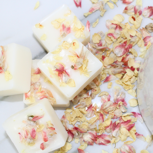 Six large Spa Day soy wax melts with fresh, herbal, and calming notes of pine, eucalyptus, thyme, and sea salt – Hideaway Home Fragrances