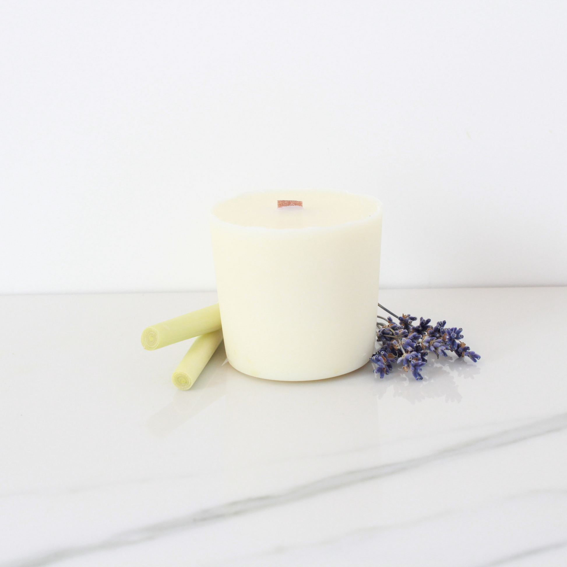 Unwind candle to energise, relax, and uplift your space - Hideaway Home Fragrances