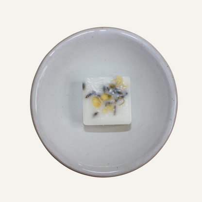 Unwind Soy Wax Melt Sample with Lemongrass, Bergamot, and Lavender – Hideaway Home Fragrances