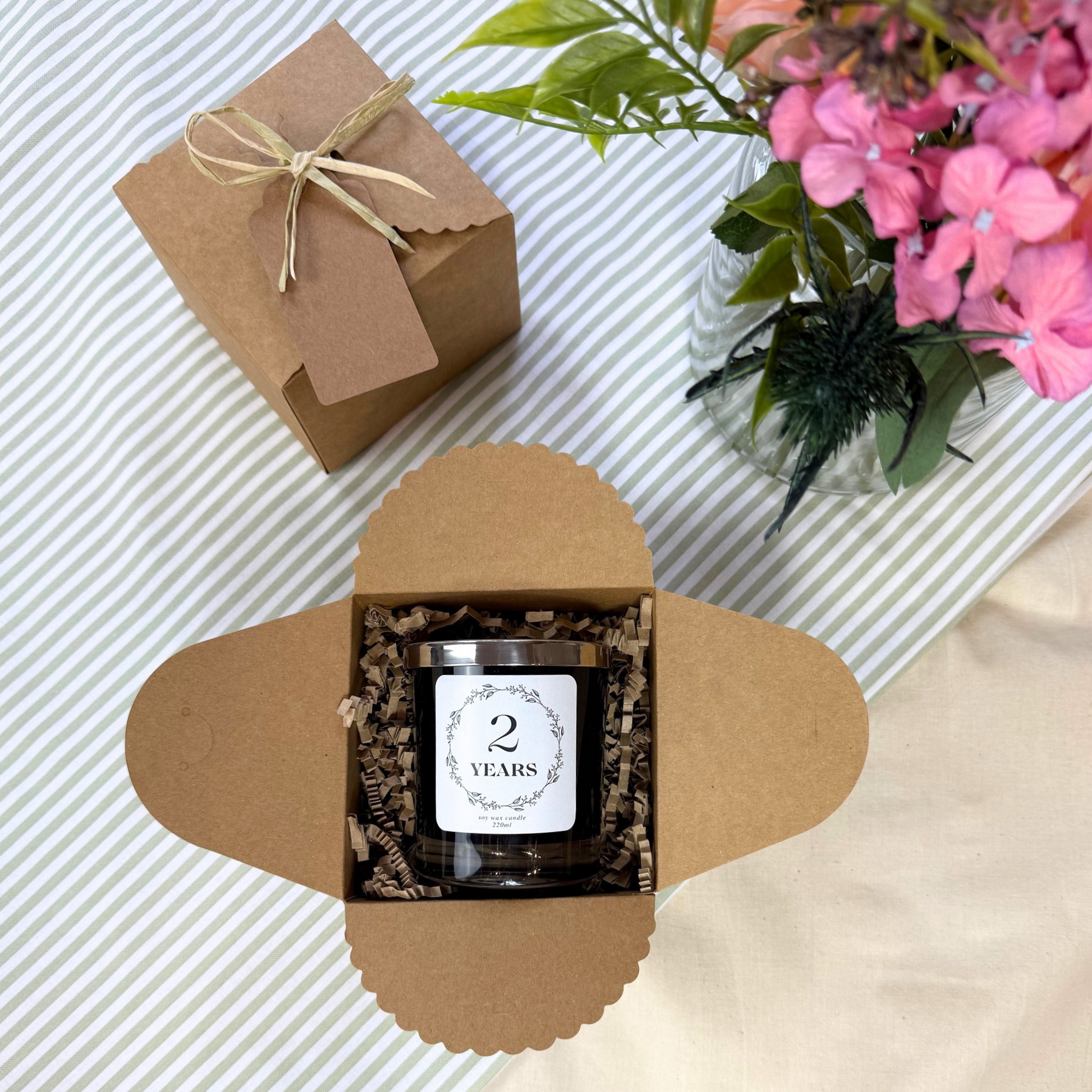 Elegant keepsake candle with bespoke floral design and custom year – Hideaway Home Fragrance